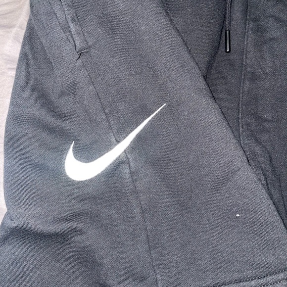 Nike double logo shorts. - Picture 2 of 5